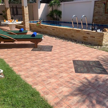 Yoch Pool Villa Pattaya Extérieur photo